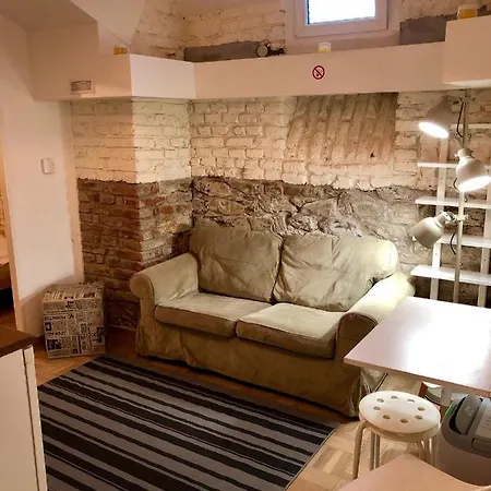 Benatska Apartment *
