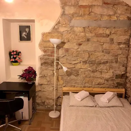 Benatska Apartment *